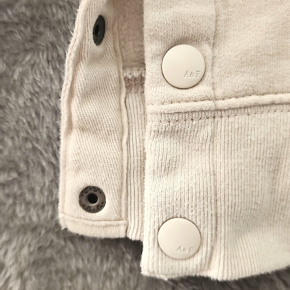 Abercrombie & Fitch Soft Collection fleece Pullover with side snaps. Size S - Picture 4 of 6